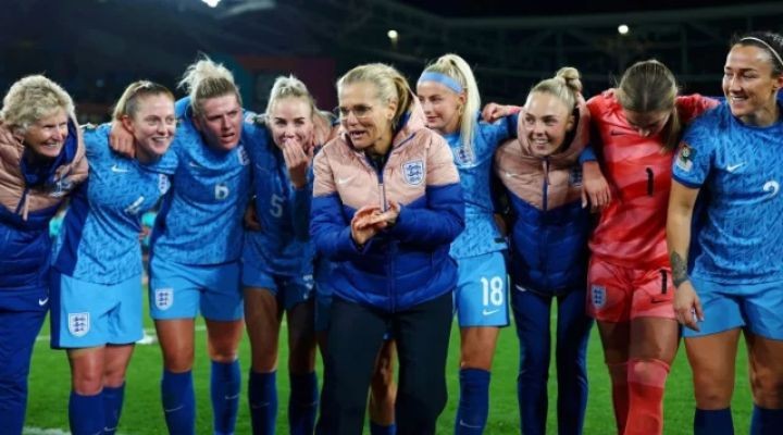 নারী ফুটবলে নারী কোচ বাধ্যতামূলক করল ফিফা